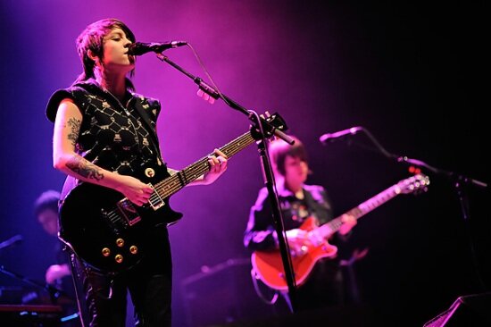 Tegan and Sara photo by Todd Owyoung. www.ishootshows.com